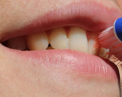 toothbrush-smile-teeth-mouth