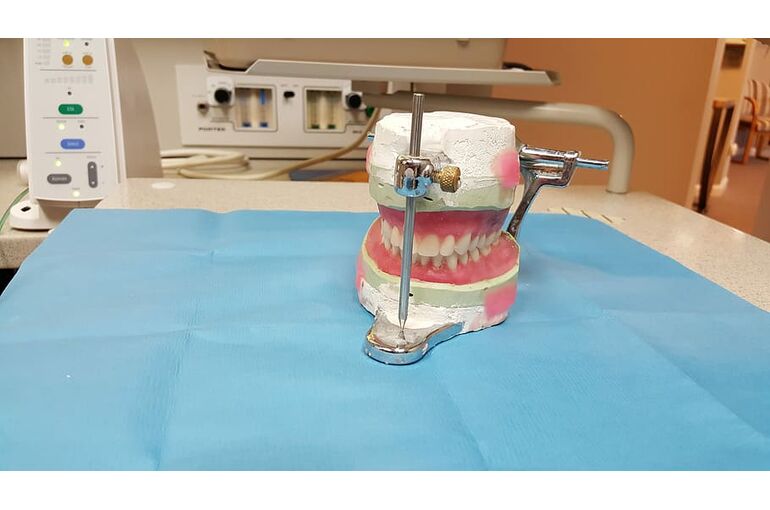 dentist-dental-dentistry-teeth